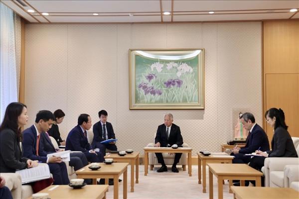 チャウ副首相、日本の衆議院議長と会見