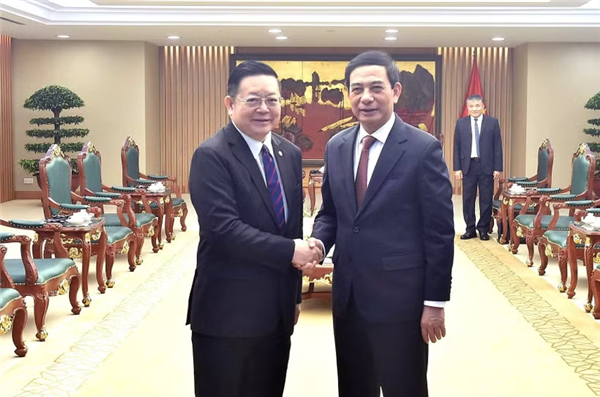 越南副总理兼国防部长潘文江会见东盟秘书长高金洪