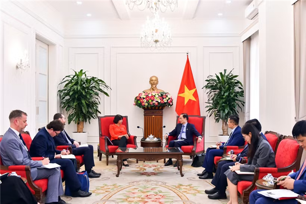 将越英双边贸易金额提升至100亿美元