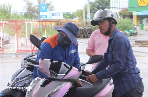 Vietnam reduce por tercera semana consecutiva precios de combustibles