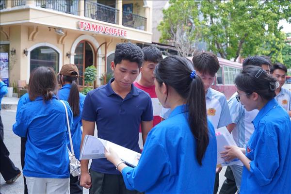 Thi tốt nghiệp THPT 2026: Cả nước có 1.208.968 thí sinh đến làm thủ tục dự thi