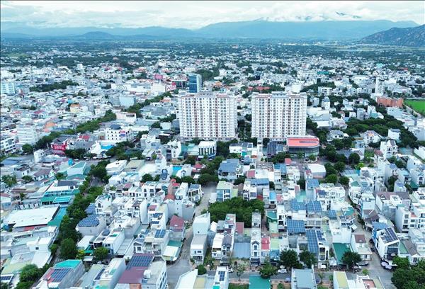 A Mandate without Retreat: Vietnams Drive for Double-Digit Growth