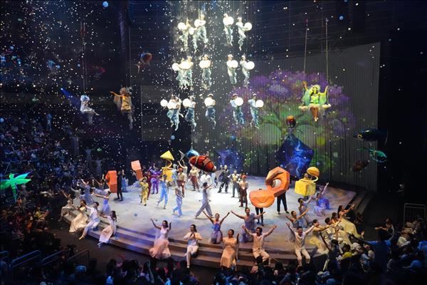 Vở diễn Mơ show - - Mở đầu cho chuỗi sự kiện kỷ niệm 50 năm ngày Thành phố Hồ Chí Minh mang tên Bác