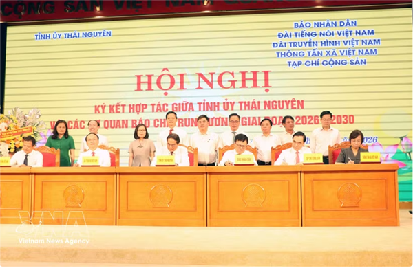 Cinq grands organes de presse vietnamiens renforcent leur coopération avec Thai Nguyen