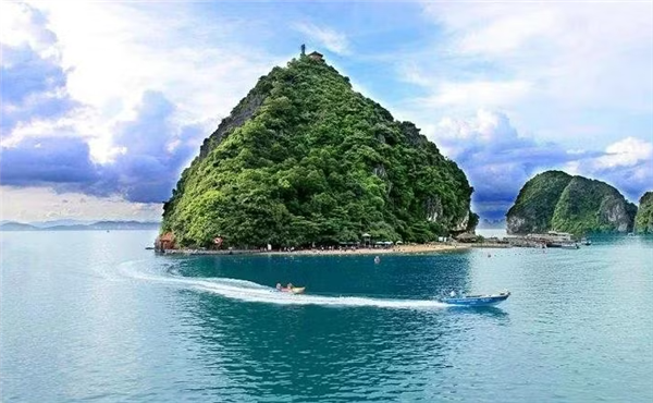 Soi Sim, une beauté de jade à Ha Long, parmi les 100 meilleures plages du monde