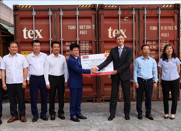 Tiếp nhận hàng viện trợ của Chính phủ Belarus dành cho người dân bị ảnh hưởng thiên tai