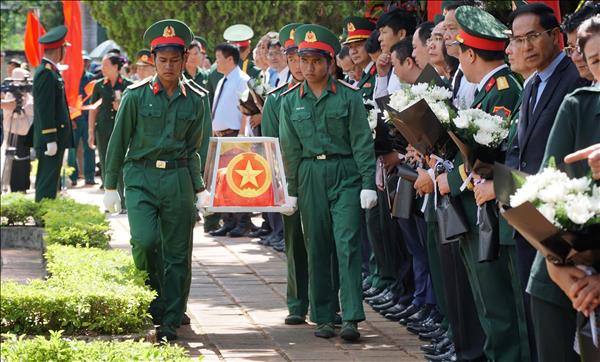 Remains of 18 Vietnamese martyrs repatriated from Cambodia laid to rest in Gia Lai