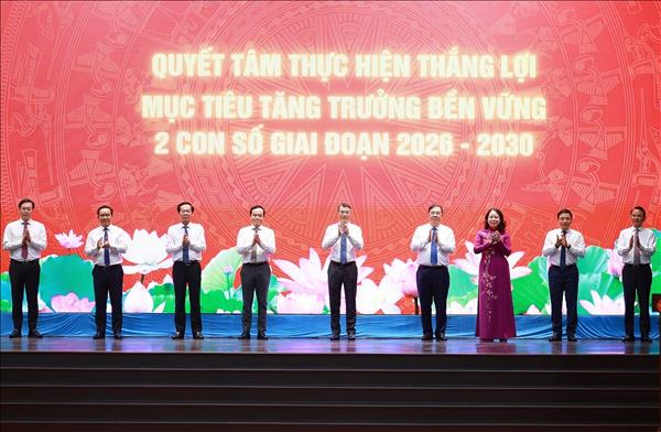 នាយករដ្ឋមន្ត្រីលោក ឡេ មិញ ហ៊ឹង៖ ប្តេជ្ញាចិត្តសម្រេចគោលដៅកំណើនពីរខ្ទង់ប្រកបដោយចីរភាព