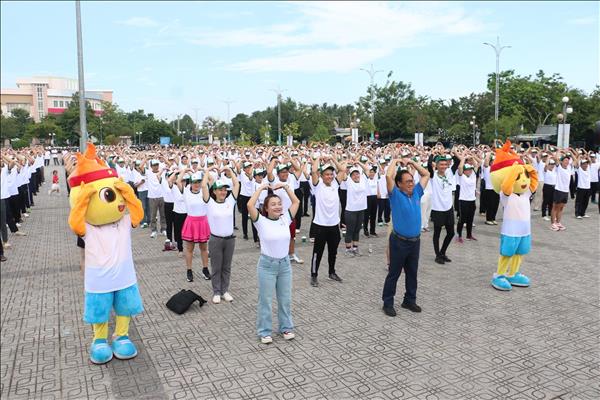Hơn 1.500 người tham gia chương trình Toàn dân tập luyện thể dục thể thao