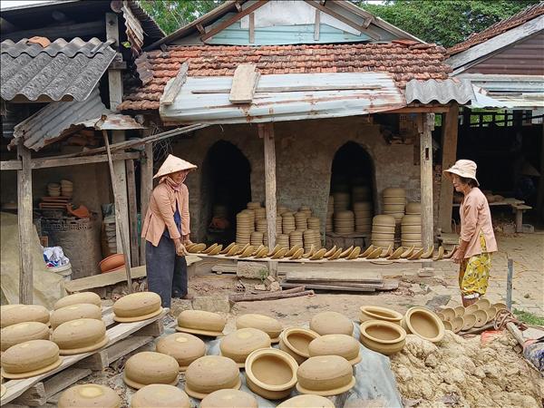 ភូមិសិប្បកម្មប្រពៃណីមានអាយុកាលរាប់រយឆ្នាំបង្កើនបទពិសោធន៍ដើម្បីទាក់ទាញភ្ញៀវទេសចរ