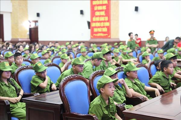 Nhiều trải nghiệm thiết thực từ Trại hè Học làm chiến sĩ Công an