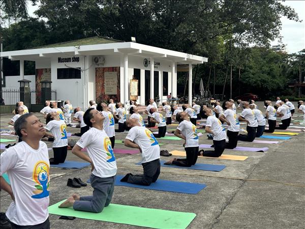 Mass yoga performance celebrates India – Vietnam cultural ties