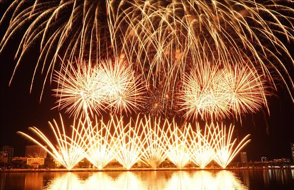 2026年岘港国际烟花节：雨中烟花盛宴精彩纷呈