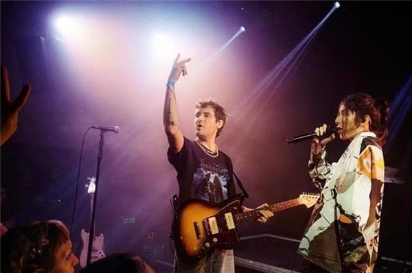 Le duo français de pop alternative Ojos en tournée exceptionnelle au Vietnam en juin