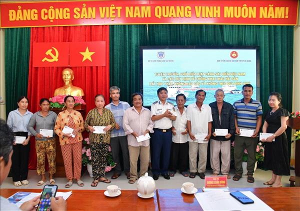 Lan tỏa kiến thức pháp luật đến với ngư dân đảo Thổ Châu