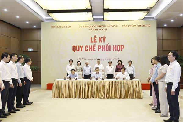 កិច្ច​ការបរទេសរបស់រដ្ឋ​​សភាត្រូវ​អនុវត្ត​ន៍ដោយសមកាលកម្មជាមួយនឹងកិច្ច​ការបរទេសរបស់បក្ស ការទូតរបស់​រដ្ឋ និងការទូតប្រជាជន