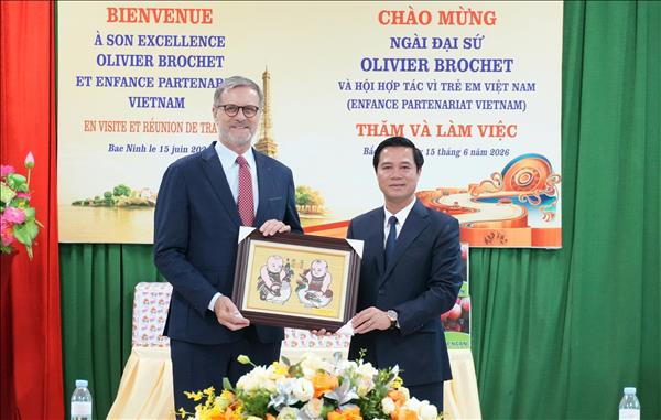 Hợp tác vì sự phát triển toàn diện của trẻ em
