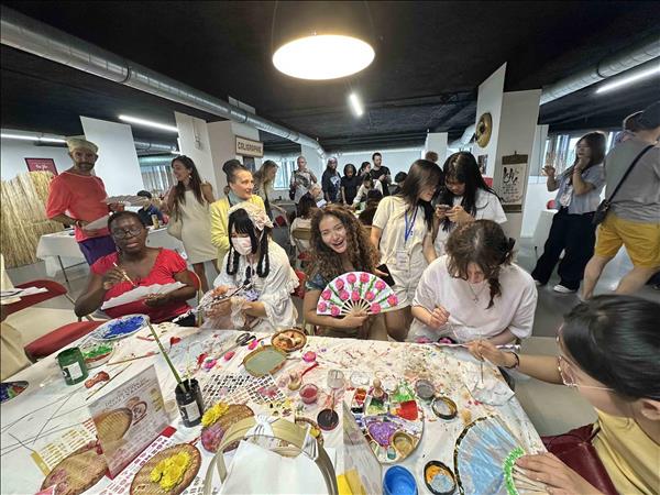 Paris lan tỏa sắc màu văn hóa Việt Nam qua lễ hội Bonjour Vietnam