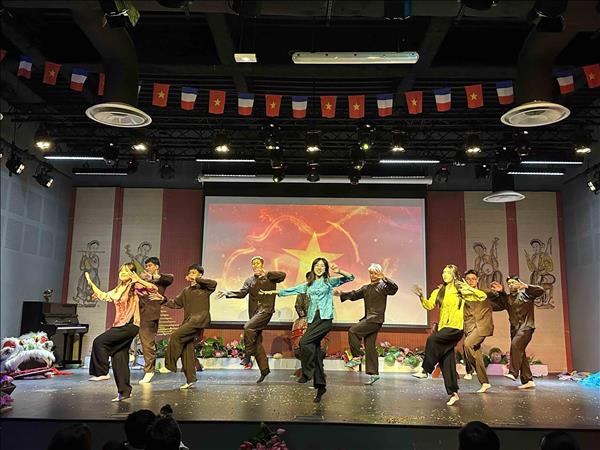 Paris lan tỏa sắc màu văn hóa Việt Nam qua lễ hội Bonjour Vietnam