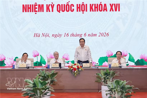 第十六届国会立法工作部署会议：创新立法思维，从行政管理向服务人民、促进发展方向转变