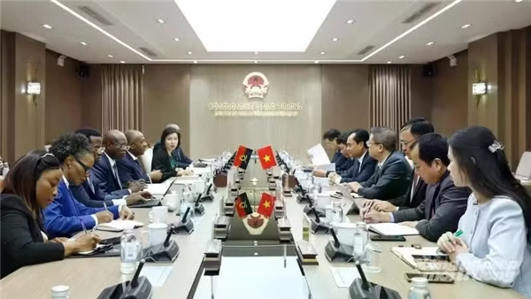 推动越南与安哥拉助农与技术转移合作