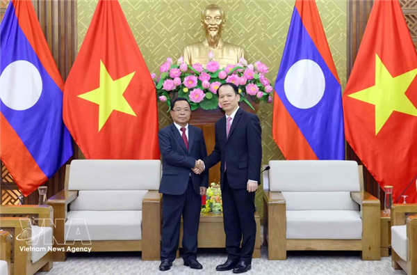 越南司法部长与老挝司法部长举行会谈