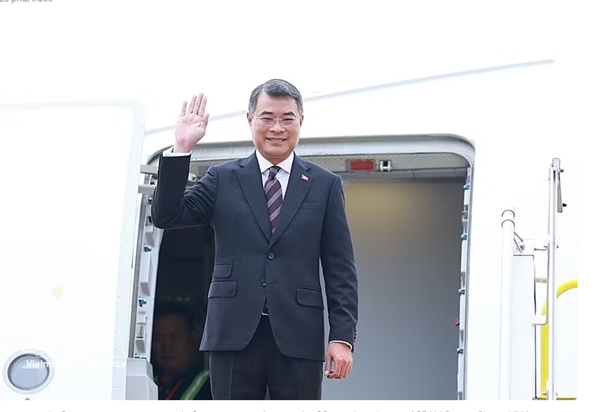Le Premier ministre part pour le Sommet commémorant les 35 ans des relations ASEAN-Russi
