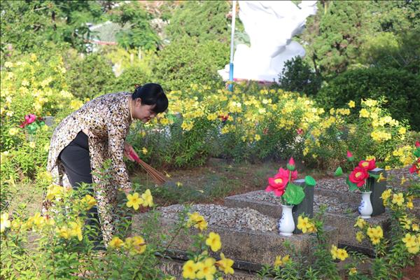 Hue: 500-day campaign samples 1,456 unidentified martyrs