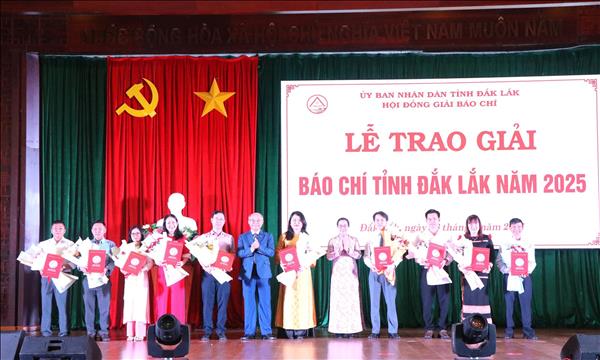 Người làm báo cần chủ động thích ứng với xu thế báo chí đa nền tảng