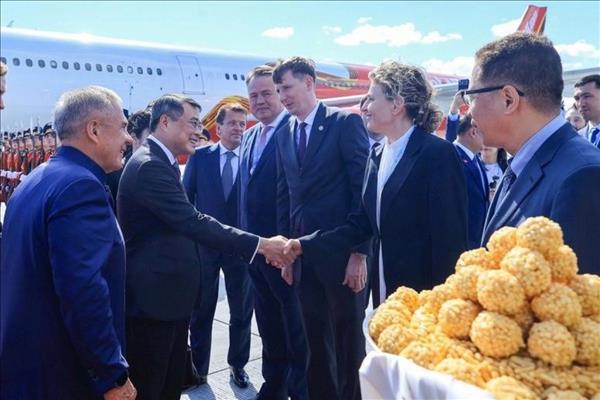 លោកនាយករដ្ឋមន្ត្រី ឡេ មិញហ៊ឹង បានអញ្ជើញទៅដល់ទីក្រុងកាហ្សាន ចាប់ផ្តើមដំណើរទស្សនកិច្ចនៅសហព័ន្ធរុស្ស៊ី
