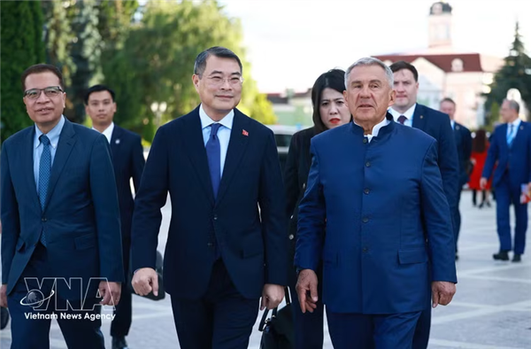 Premier vietnamita se reúne con jefe de República de Tatarstán en Kazán
