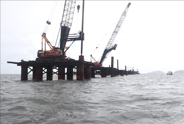 Hon Khoai transport project gathers pace despite rainy season challenges