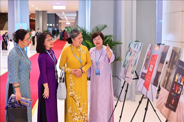 Exhibition honours Vietnamese womens journey of resilience, global integration