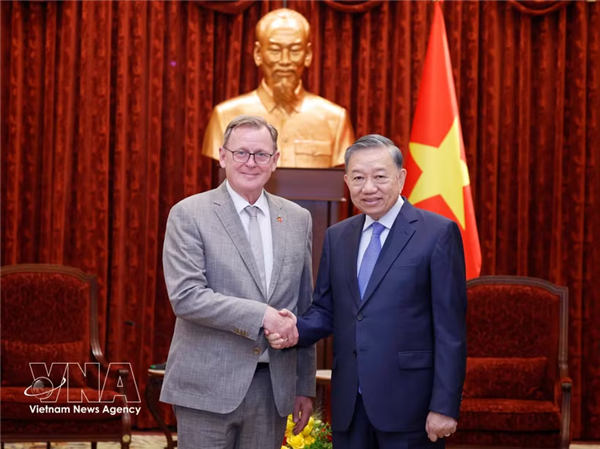 越共中央总书记、国家主席苏林会见德国联邦议会副议长博多·拉梅洛