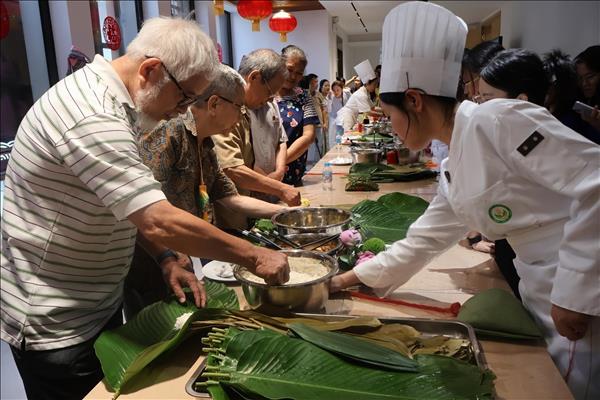 Trải nghiệm Tết Đoan Ngọ giúp giới trẻ giao lưu, tìm hiểu văn hóa Việt Nam - Trung Quốc