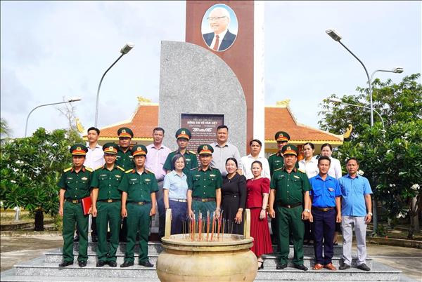 Dâng hương tưởng nhớ Thủ tướng Võ Văn Kiệt