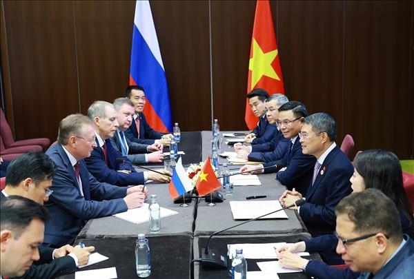 Prime Minister meets leaders of major Russian enterprises