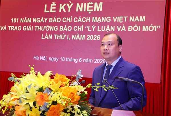 Báo chí là cầu nối bền chặt giữa ý Đảng với lòng dân