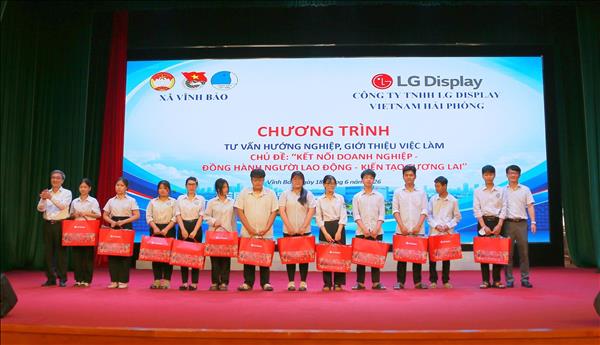 Lần đầu tiên chính quyền địa phương trực tiếp kết nối với doanh nghiệp để giới thiệu việc làm
