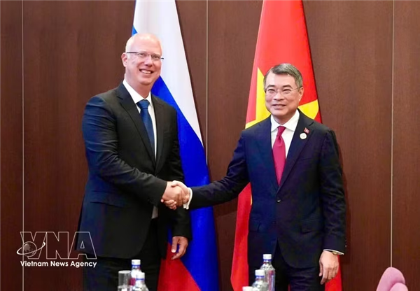 Vietnam y Rusia exploran nuevas inversiones en tecnología biomédica y producción de vacunas