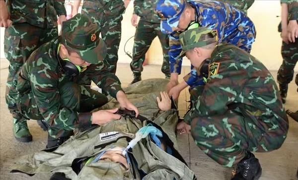 Australia-backed training equips Vietnam peacekeepers with aeromedical evacuation skills