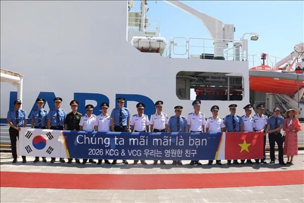Vietnam Coast Guard vessel visits RoK