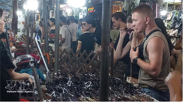Hanoï veut faire de léconomie nocturne un nouveau moteur de son attractivité touristique