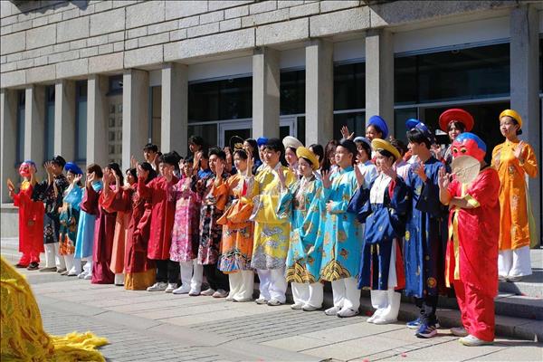 Mang văn hoá Việt tới miền Tây Bắc nước Pháp