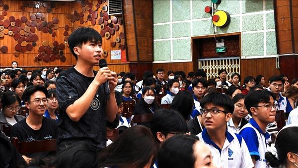 Trang bị lá chắn số cho giới trẻ trước nguy cơ siêu tin giả