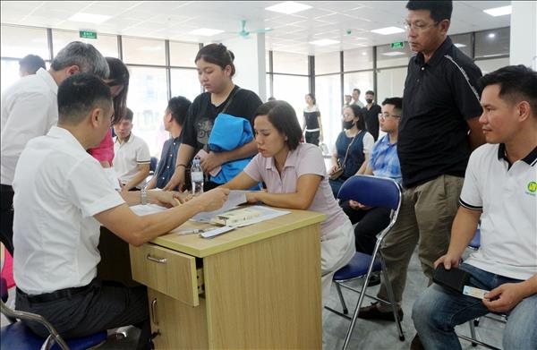 Bàn giao nhà ở xã hội cho người thu nhập thấp tại Ninh Bình