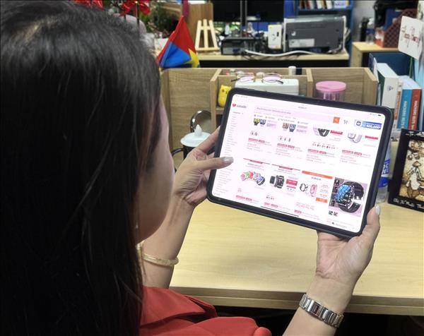 E-commerce opens new growth opportunities for Vietnams fashion industry