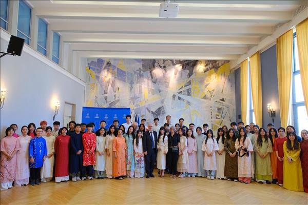 Festival brings Vietnamese culture to northwestern France