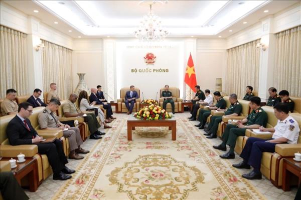 ザン副首相兼国防相　　アメリカ海軍の長官代行と会見　