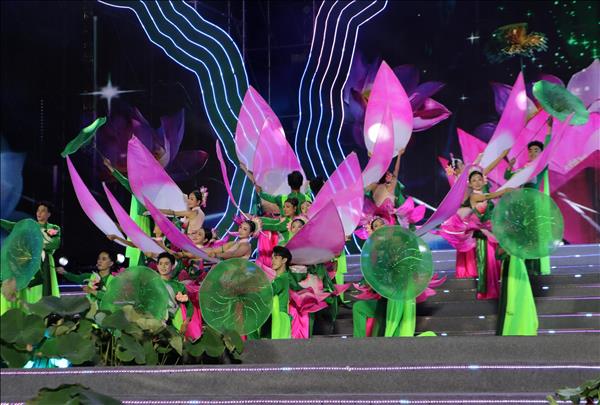 Nửa triệu lượt khách đến với Lễ hội Sen Đồng Tháp 2026